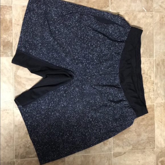 Men’s lululemon shorts - Picture 1 of 8
